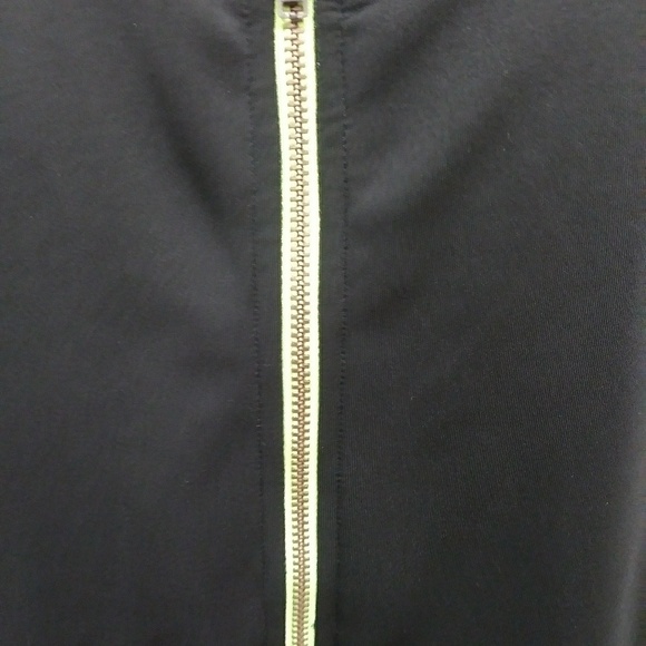 Sleeveless Shell Black Top Plus Size - Picture 3 of 3